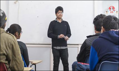 دنیا کا سب سے کم عمر لیکچرار
